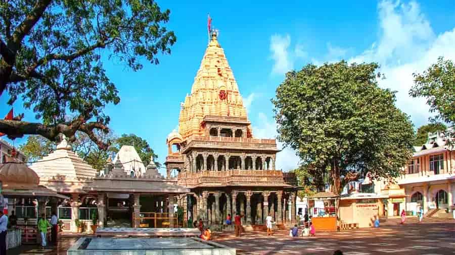 How to reach ujjain by air